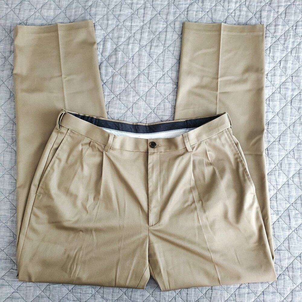 Haggar Mens 38x34 Classic Fit Premium No Iron Pleated Tan Khaki's - Like New